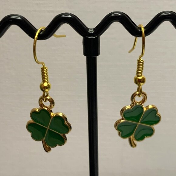 Shamrock Earring, St. Patrick's Day Earring, Clover Earring, Lucky Earring, Gift - Picture 3 of 5
